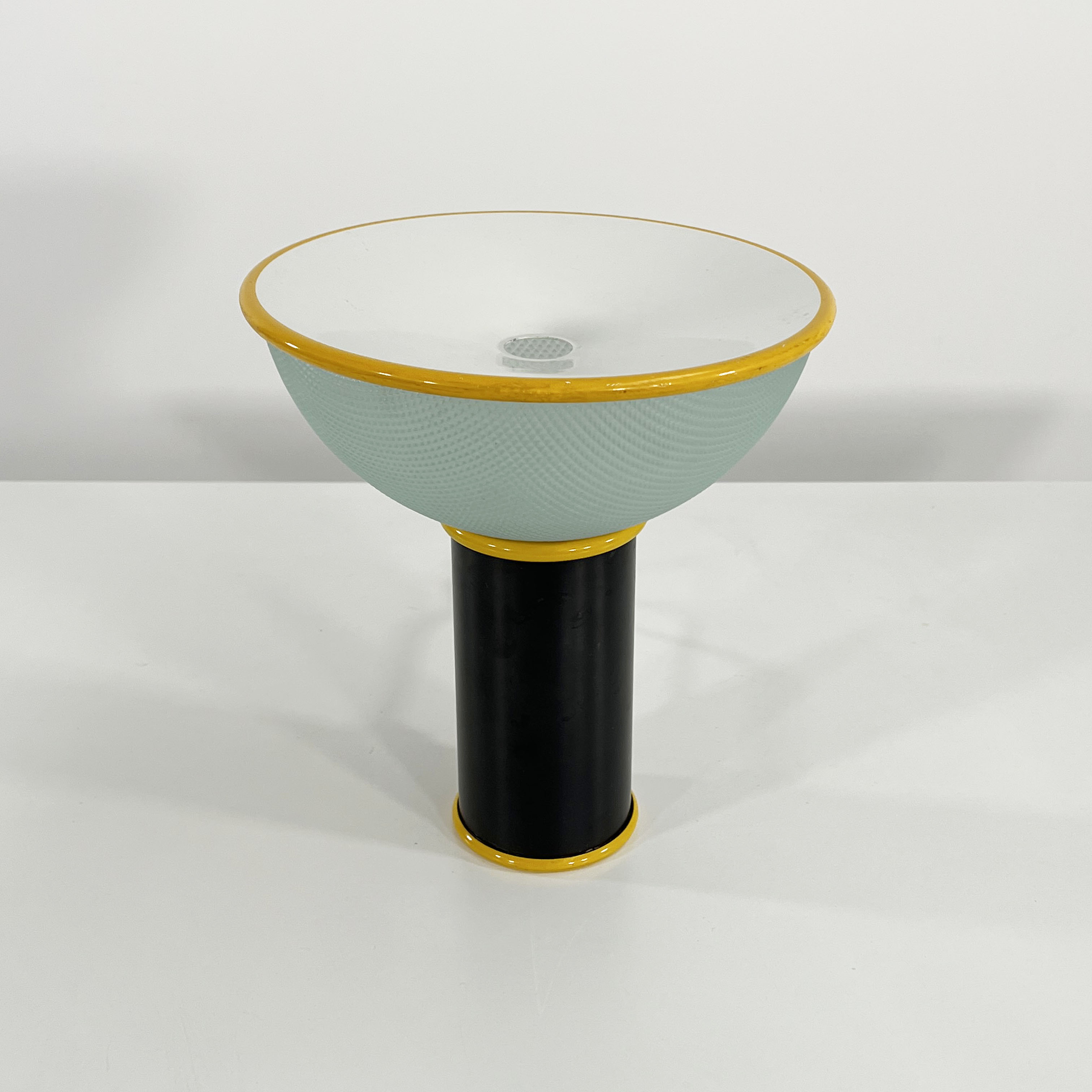 Lampe de table postmoderne  jaune et noire en métal et verre 1980
