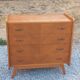 Commode vintage en chêne blond pieds compas 4 tiroirs 1950