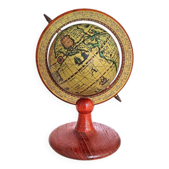 Globe terrestre en bois vintage