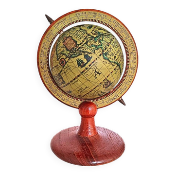 Globe terrestre en bois vintage