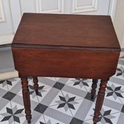 Petite table à rabats