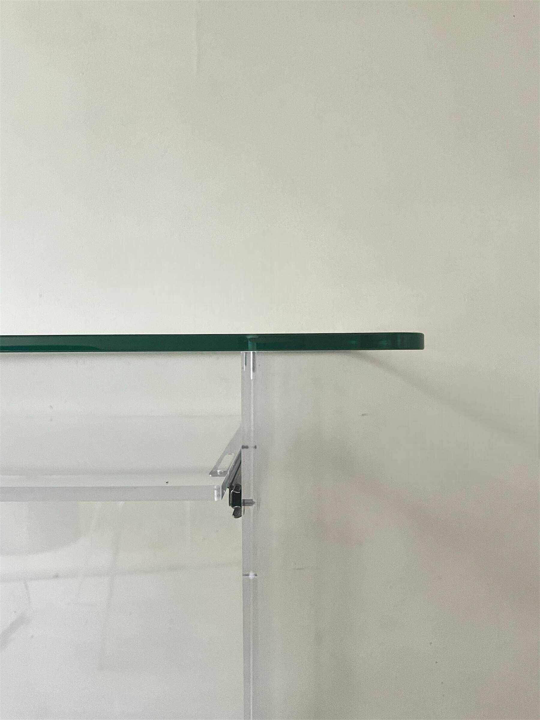 Desk in plexiglass by David Lange for Roche Bobois, design 1970.