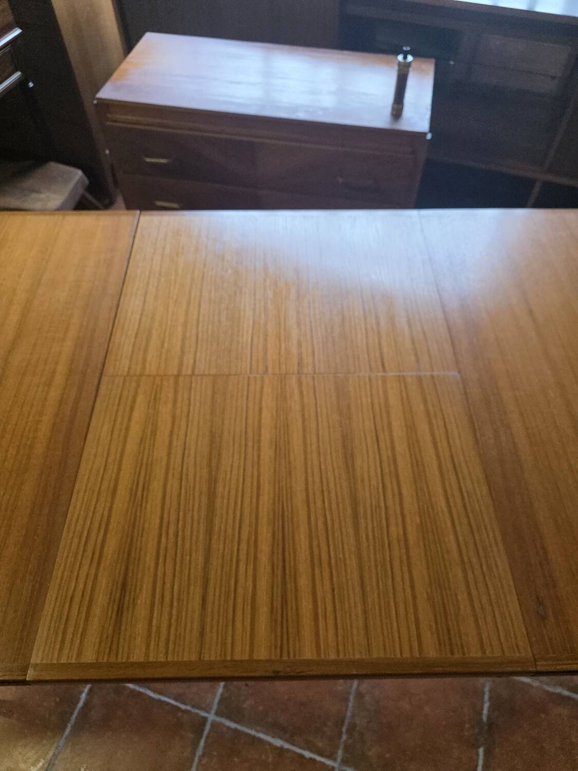 Table scandinave galbée extensible papillon en teck années 60