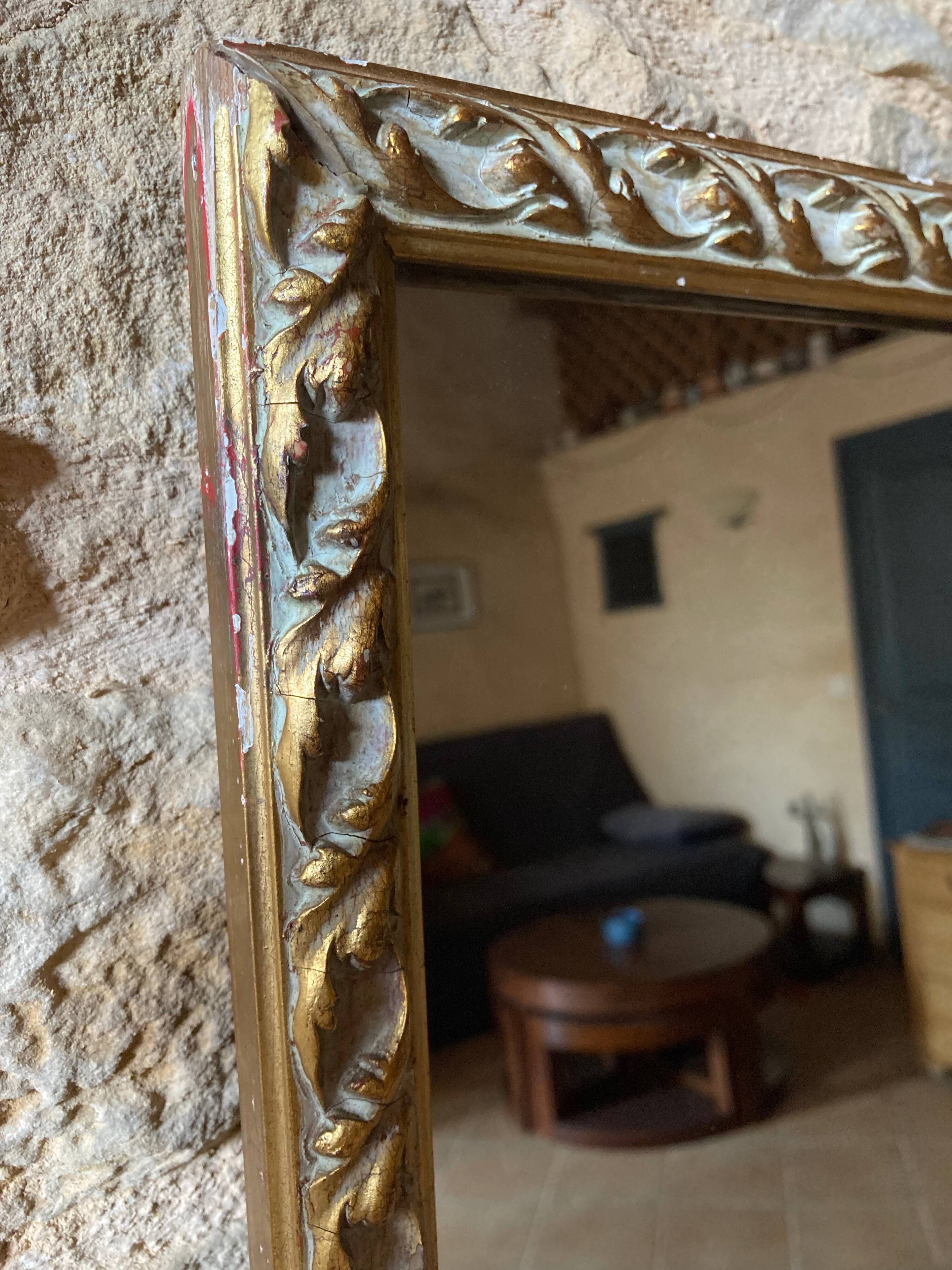 Grand miroir ancien, cadre en bois sculpté blanc et or