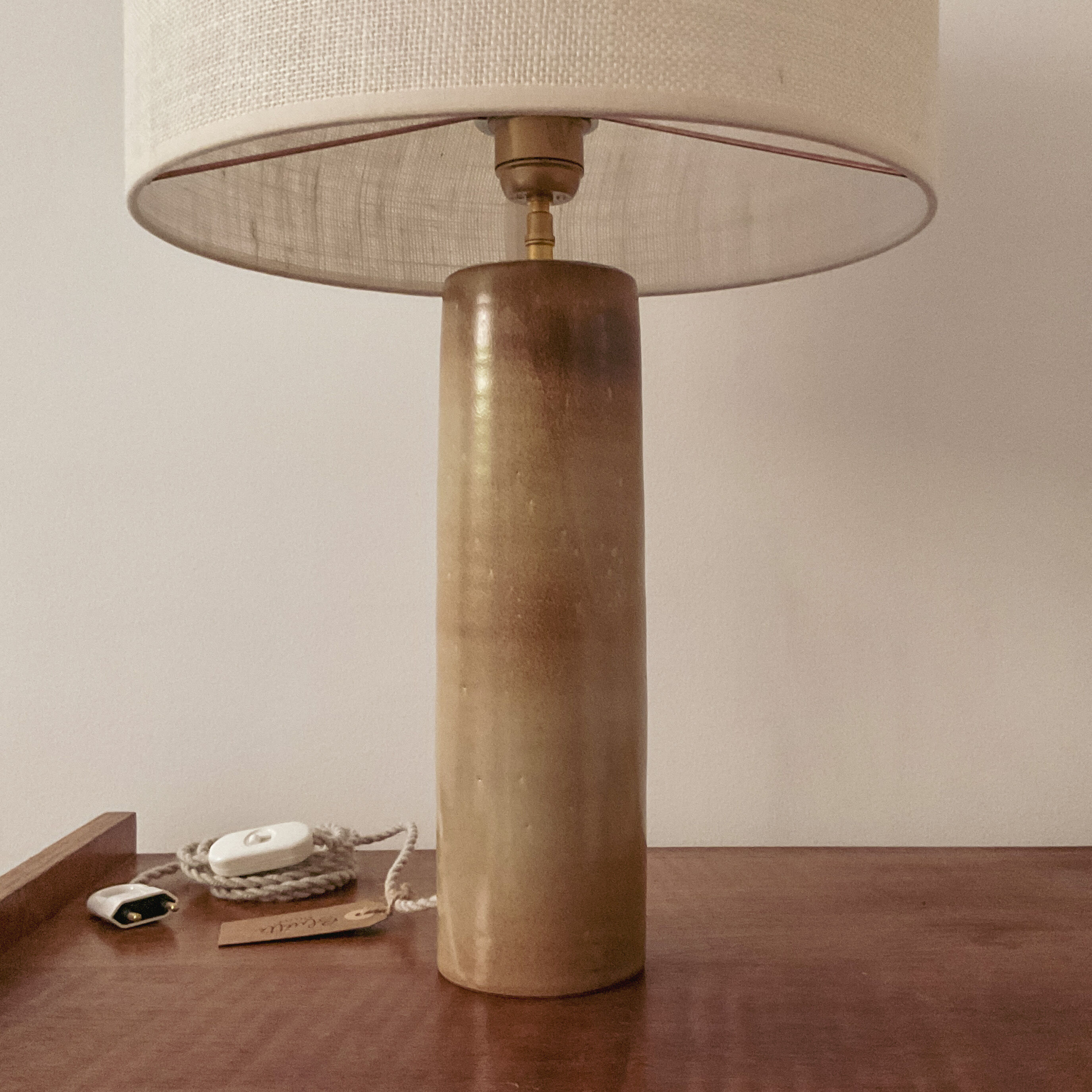 Lampe grès et jute tissée