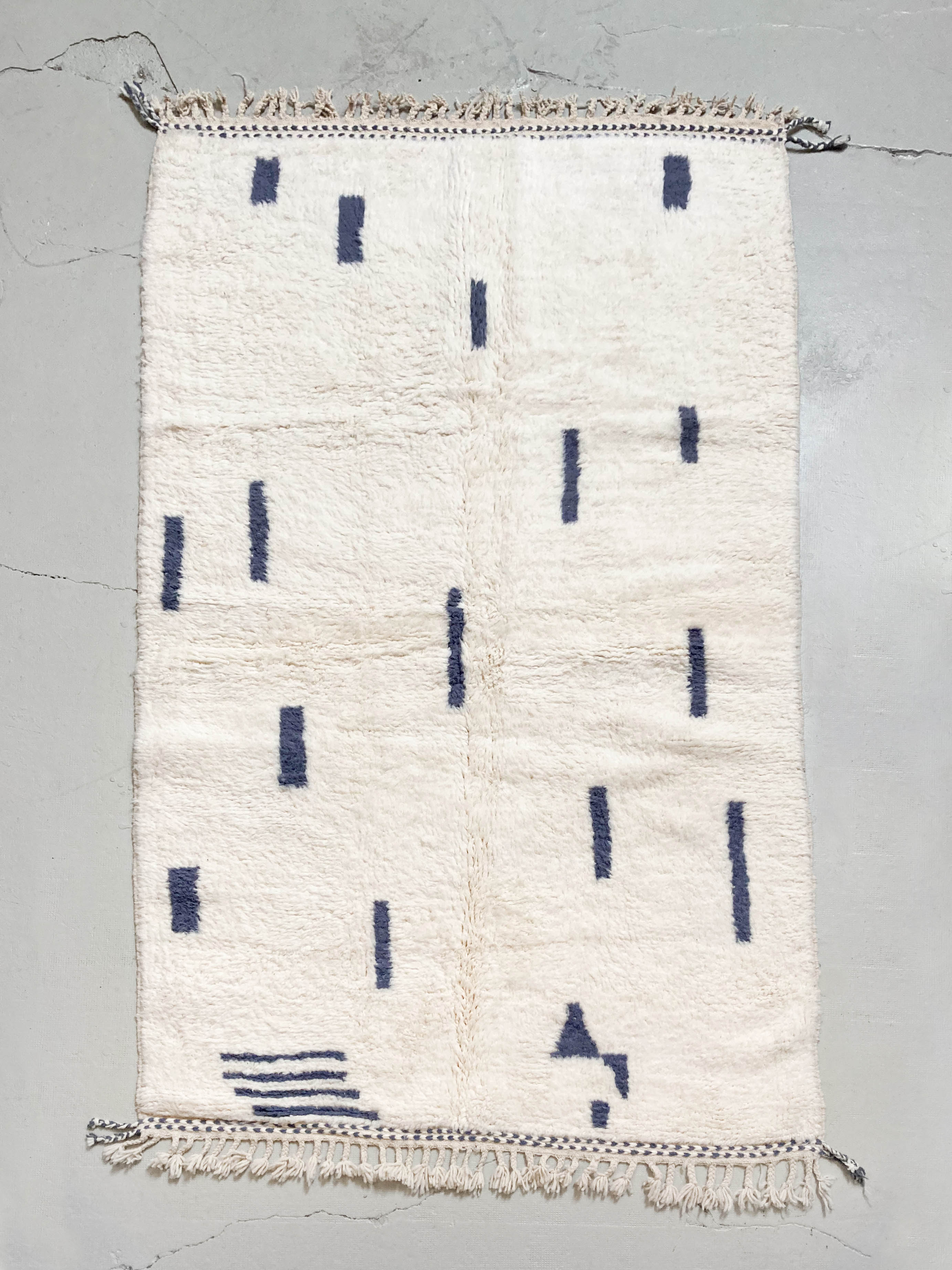 Moroccan Berber carpet beni ouarain ecru with blue graphic patterns 264x161cm