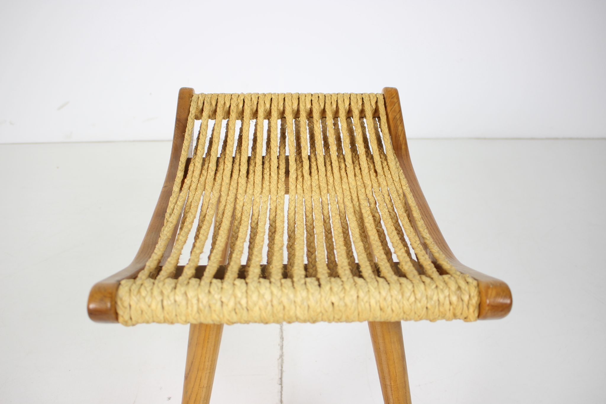 Tabouret en bois du milieu du siècle/ ULUV, Tchécoslovaquie