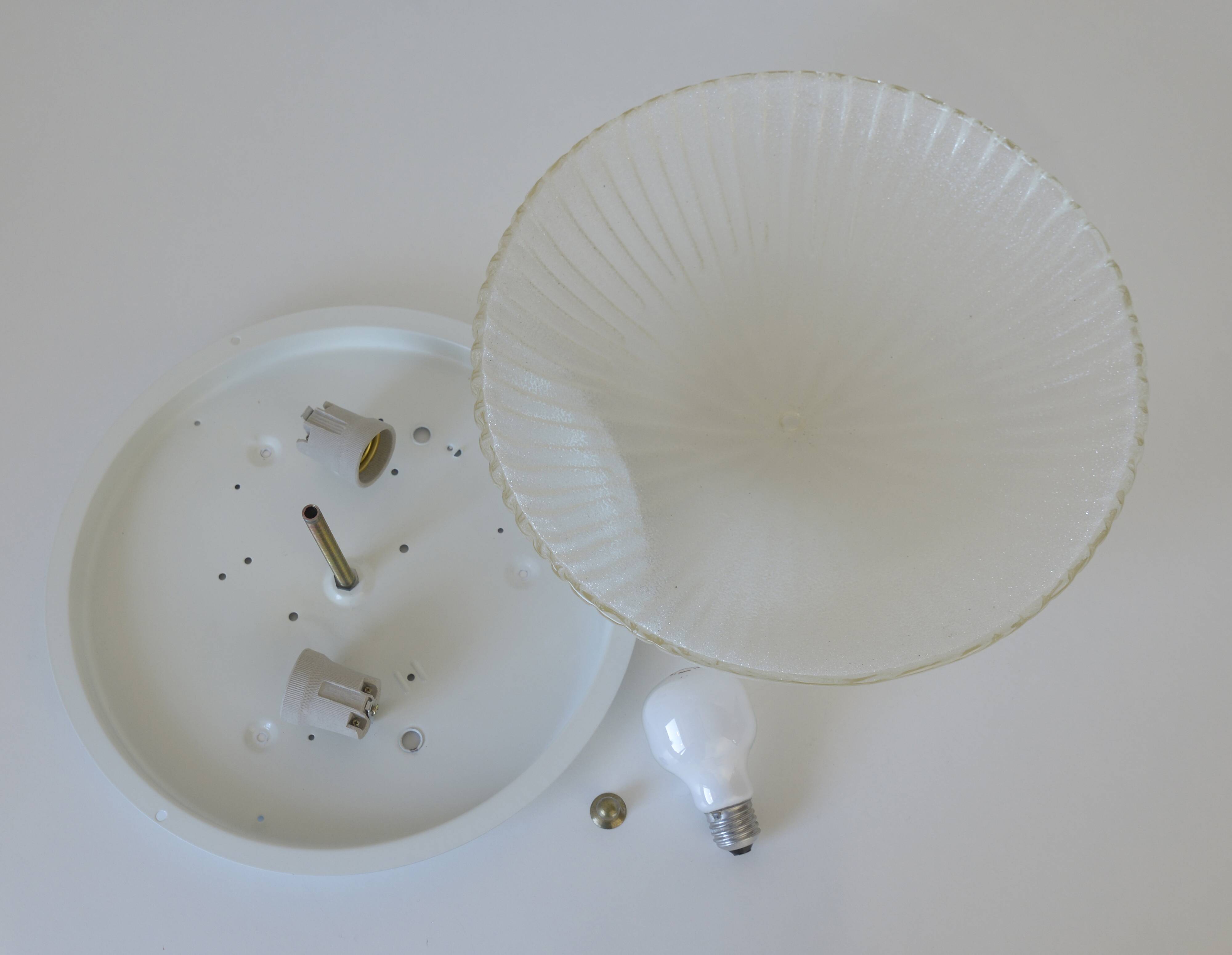 Applique murale vintage en verre soufflé à la main : plafonnier encastré style années 50