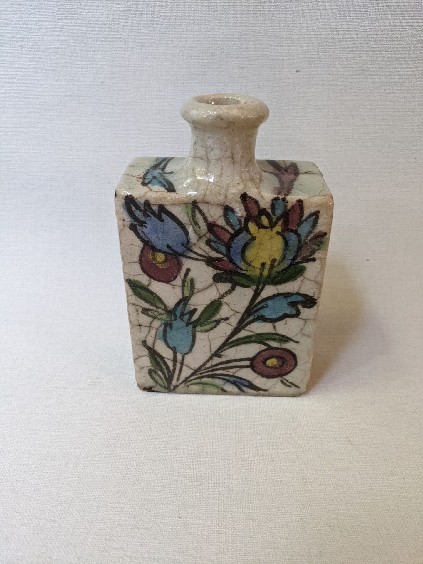 Vase iznik Perse décor floral peint à la main
