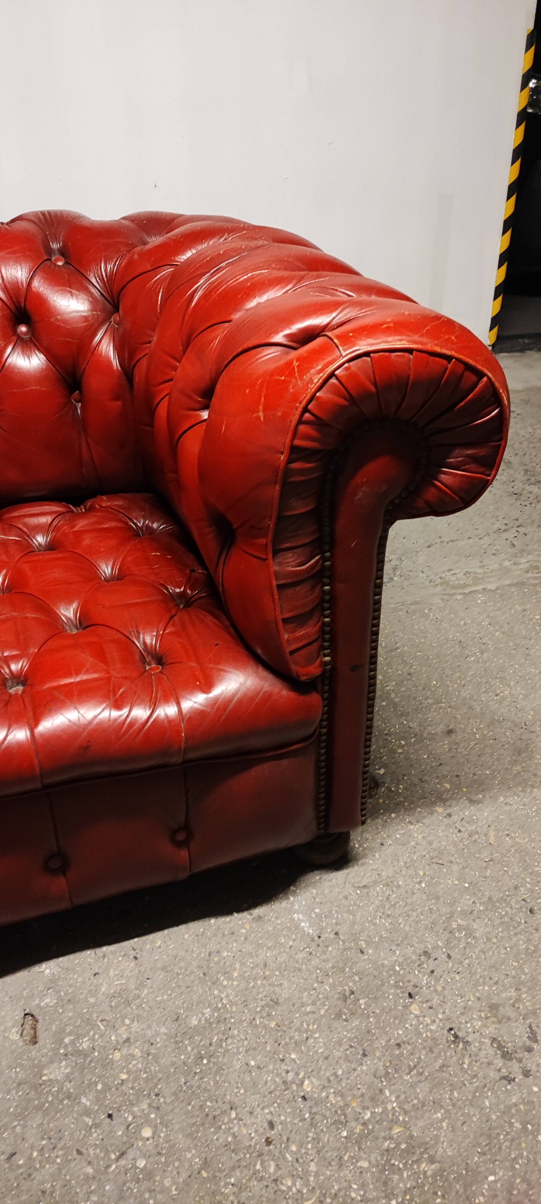 3-seater Chesterfield sofa in red leather
