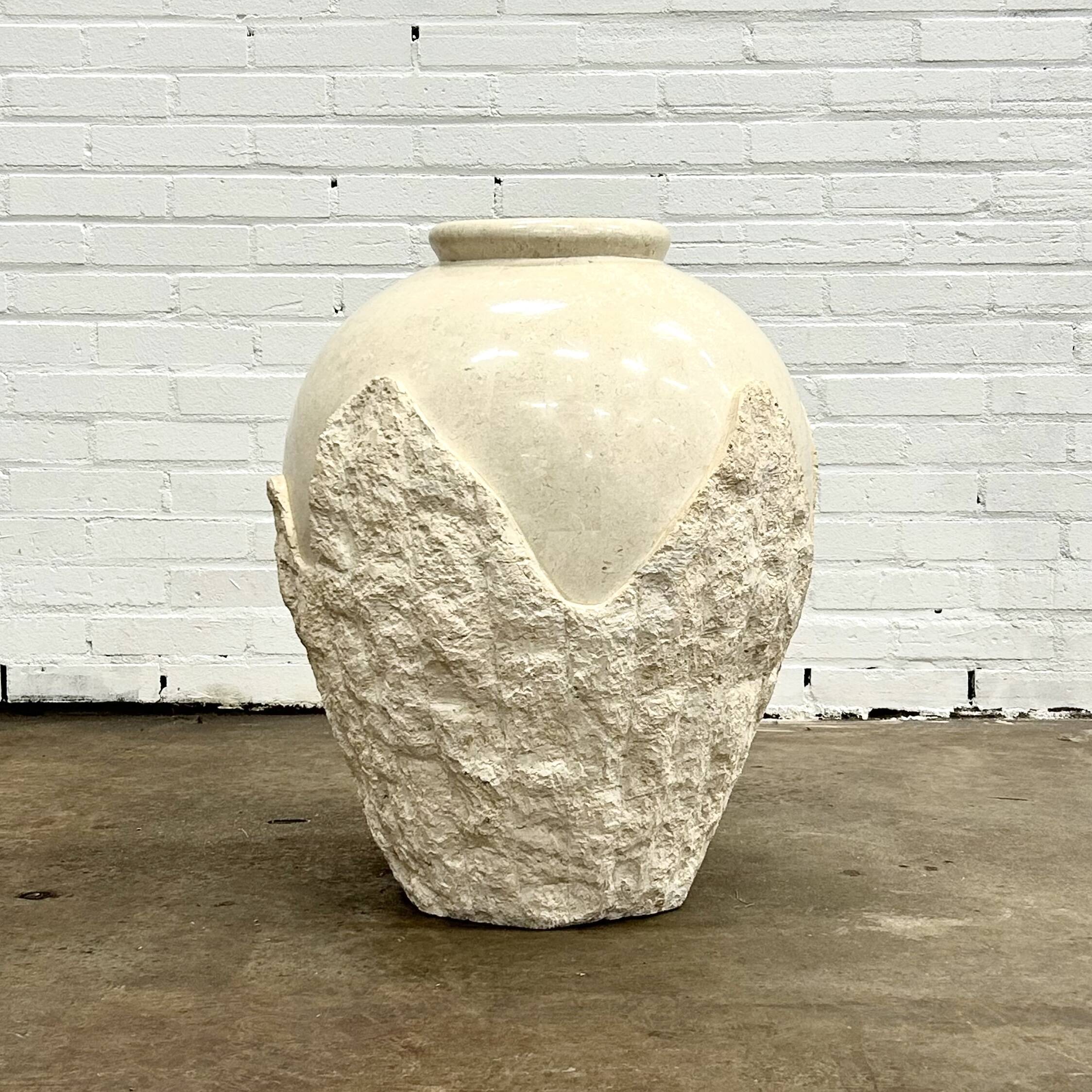 Grand vase de sol vintage en pierre de Mactan