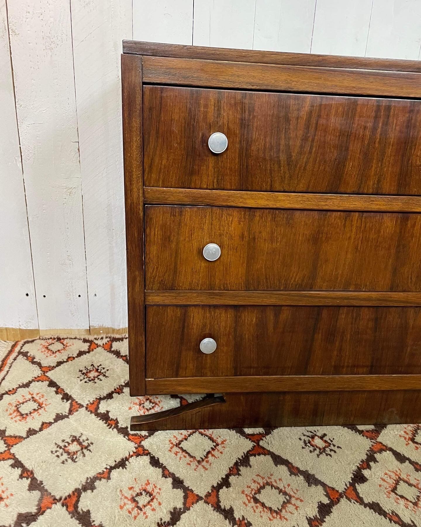Art deco chest of drawers