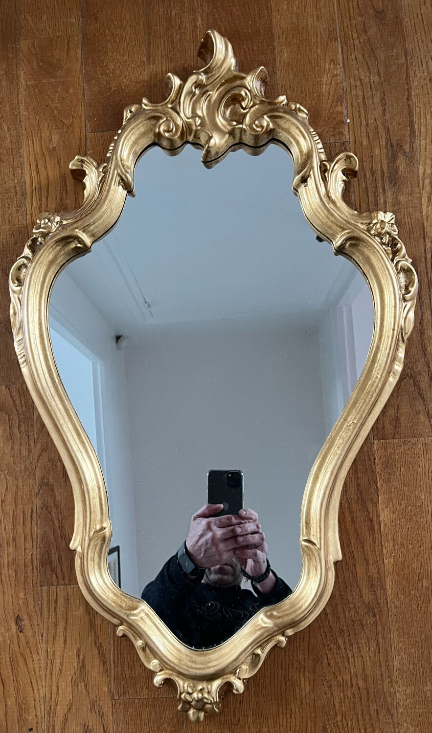 Rocaille mirror in gilded wood