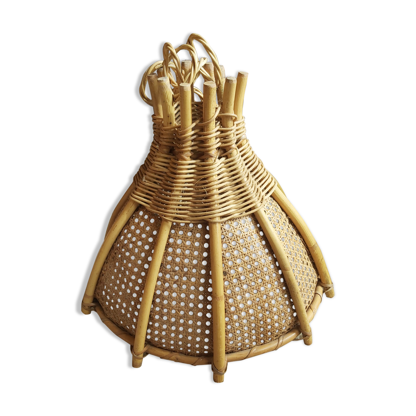 Vintage suspension in canning and rattan