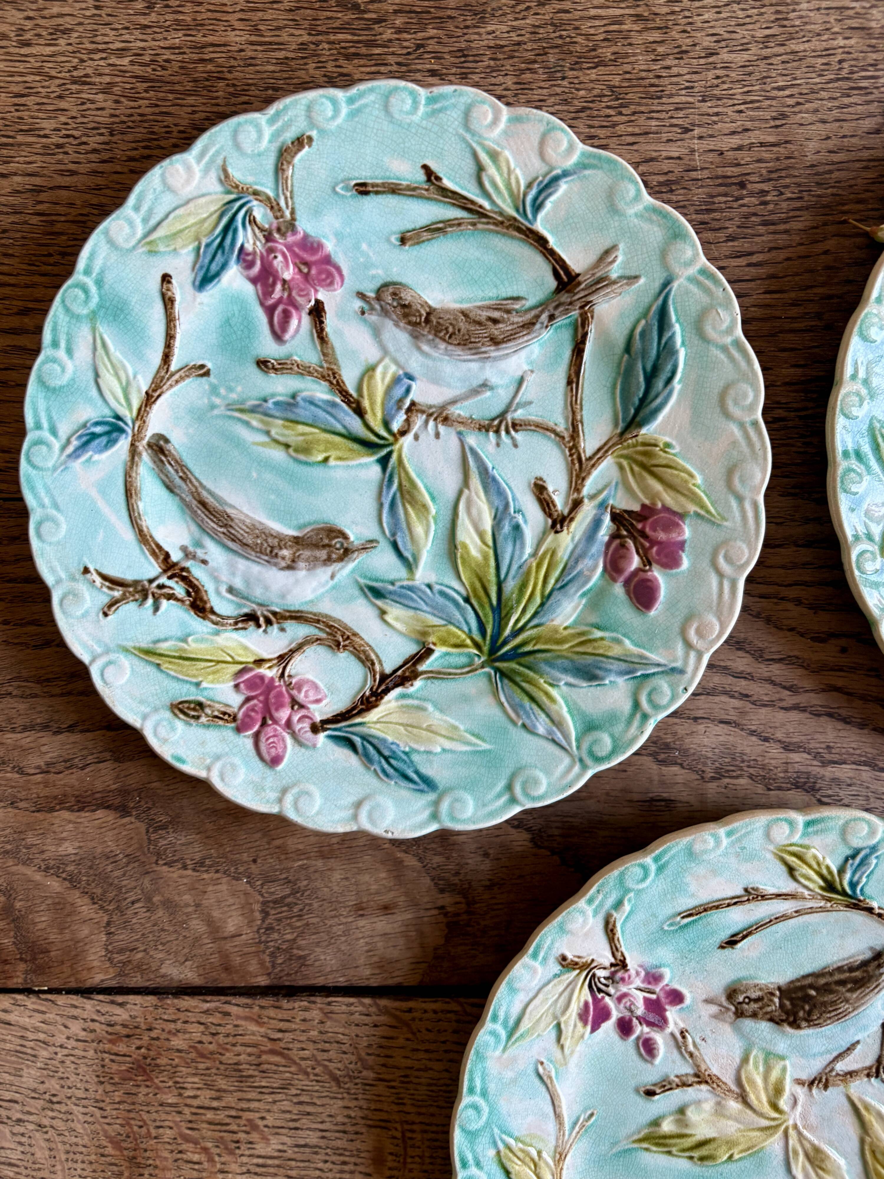 Set of 3 antique plates in majolica with bird designs.