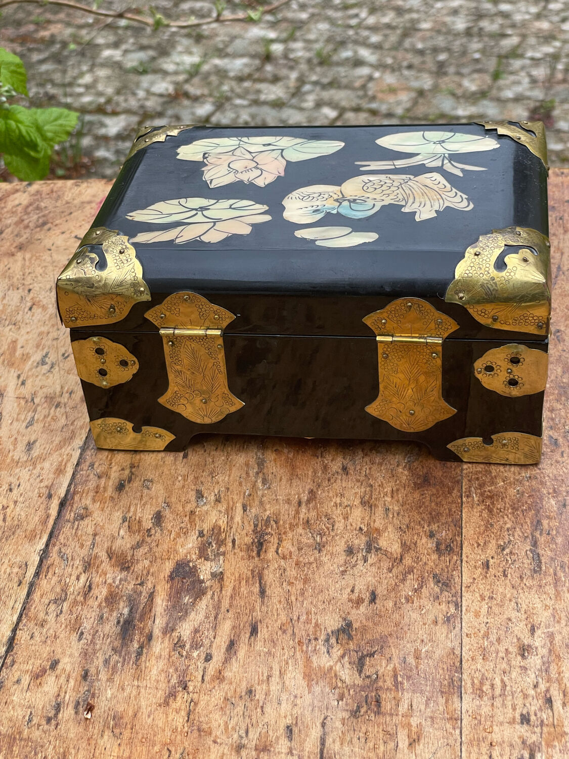 Vintage jewelry box China lacquered wood brass mother-of-pearl