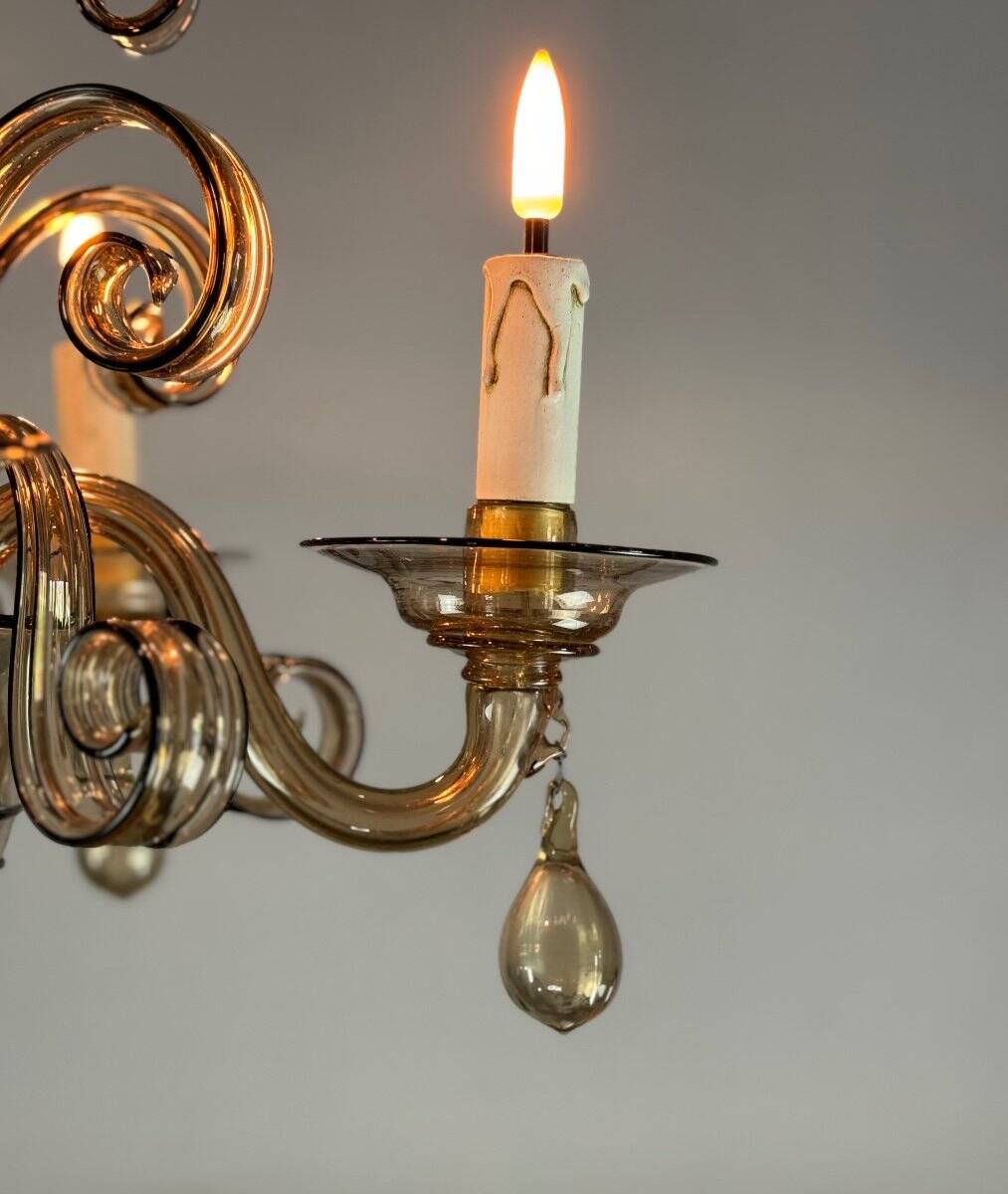 Venetian chandelier in golden Murano glass with a black border, circa 1950