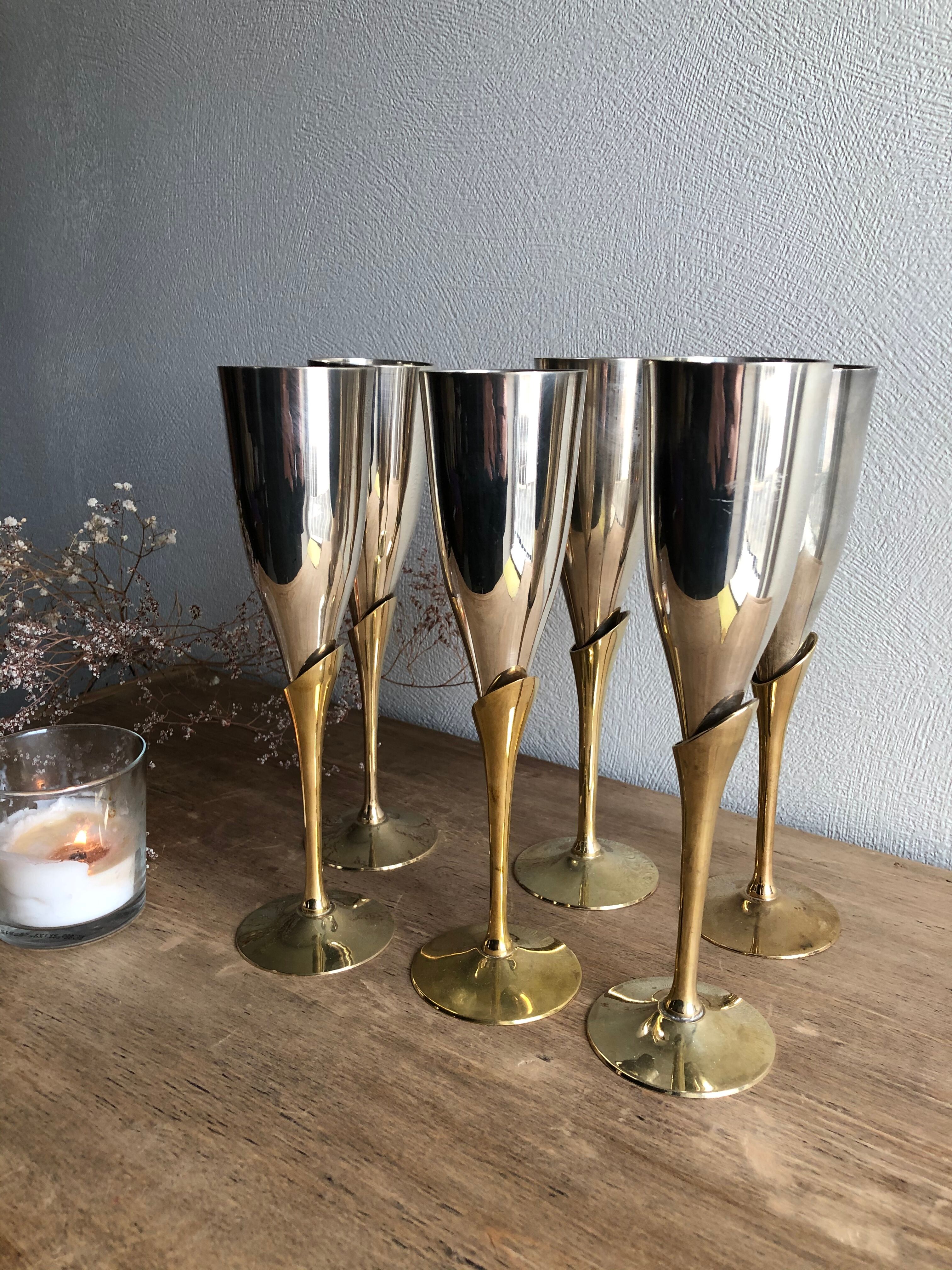 6 flûtes à champagne en laiton doré