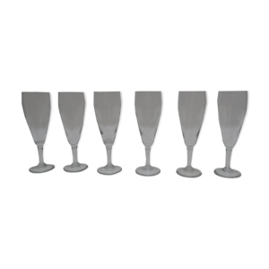 Suite de 6 verres a champagne anciens