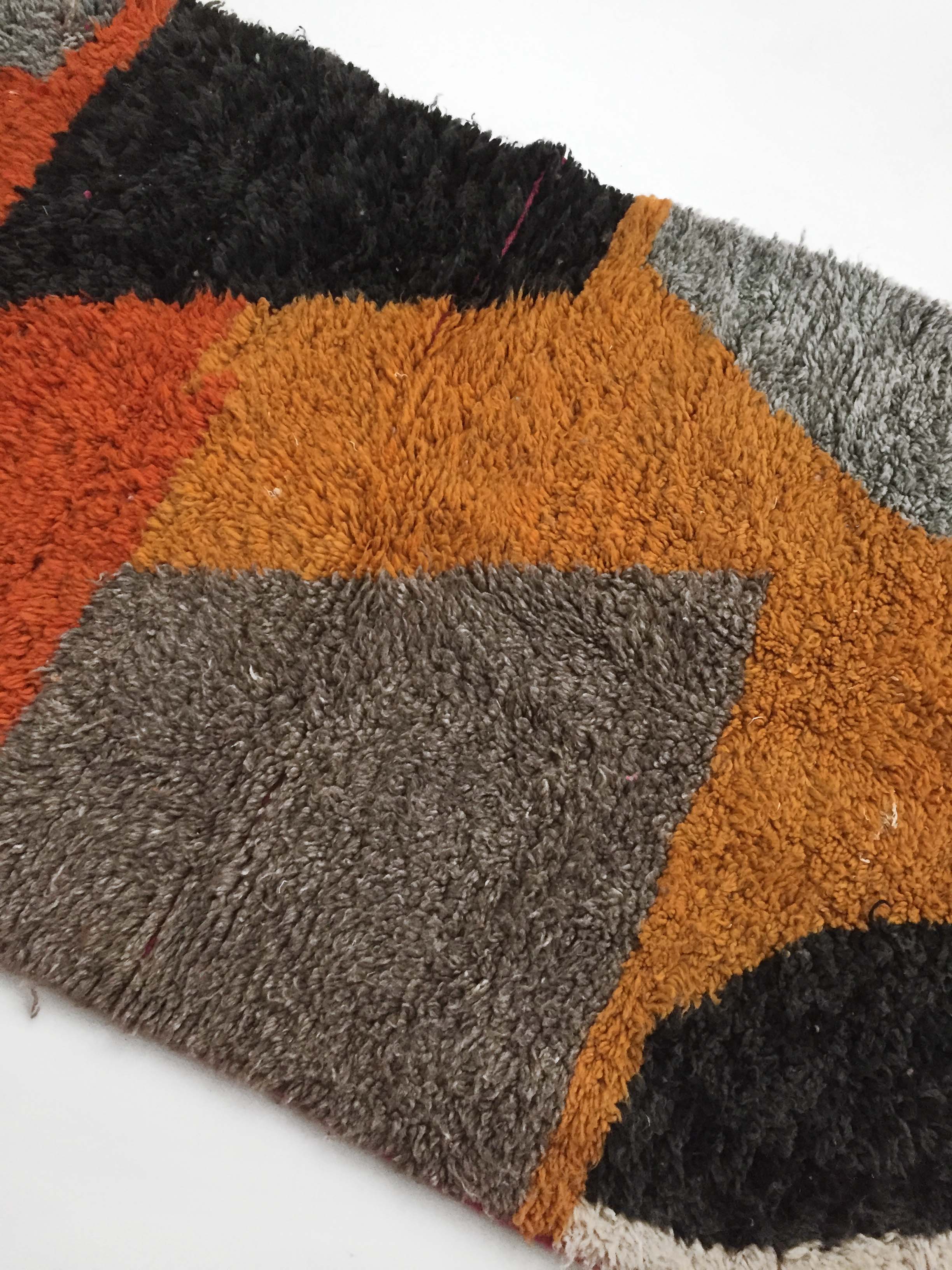 Moroccan Berber boujaad carpet with colored flat areas 193x115cm