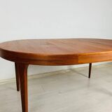 Extendable round table