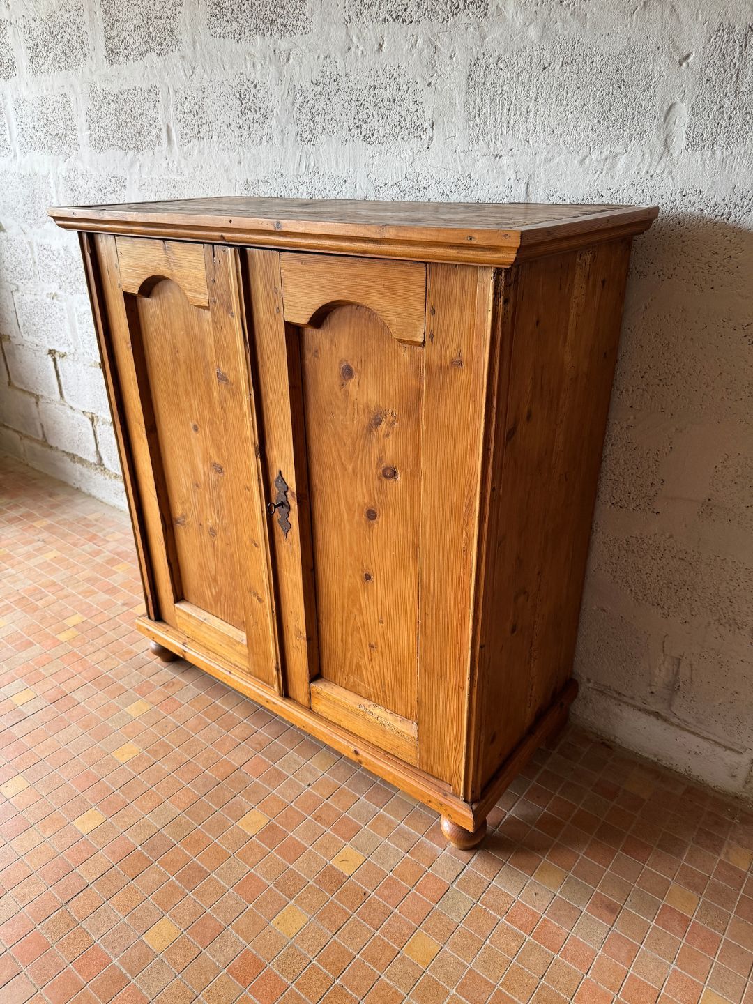 Meuble d'appoint en sapin - Circa 1930