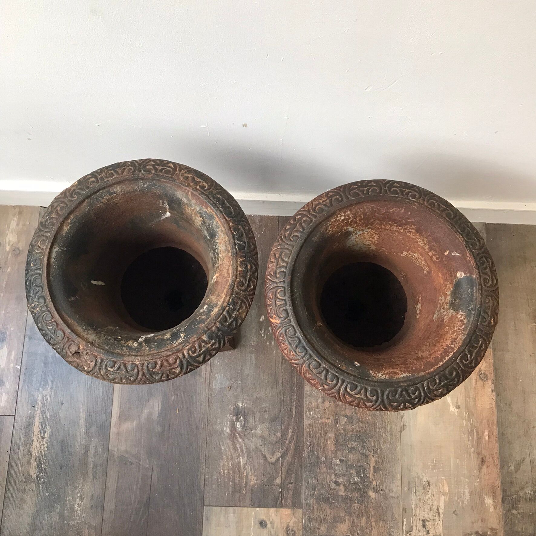 Paire de grands vases Medicis en fonte - Hauteur 45cm