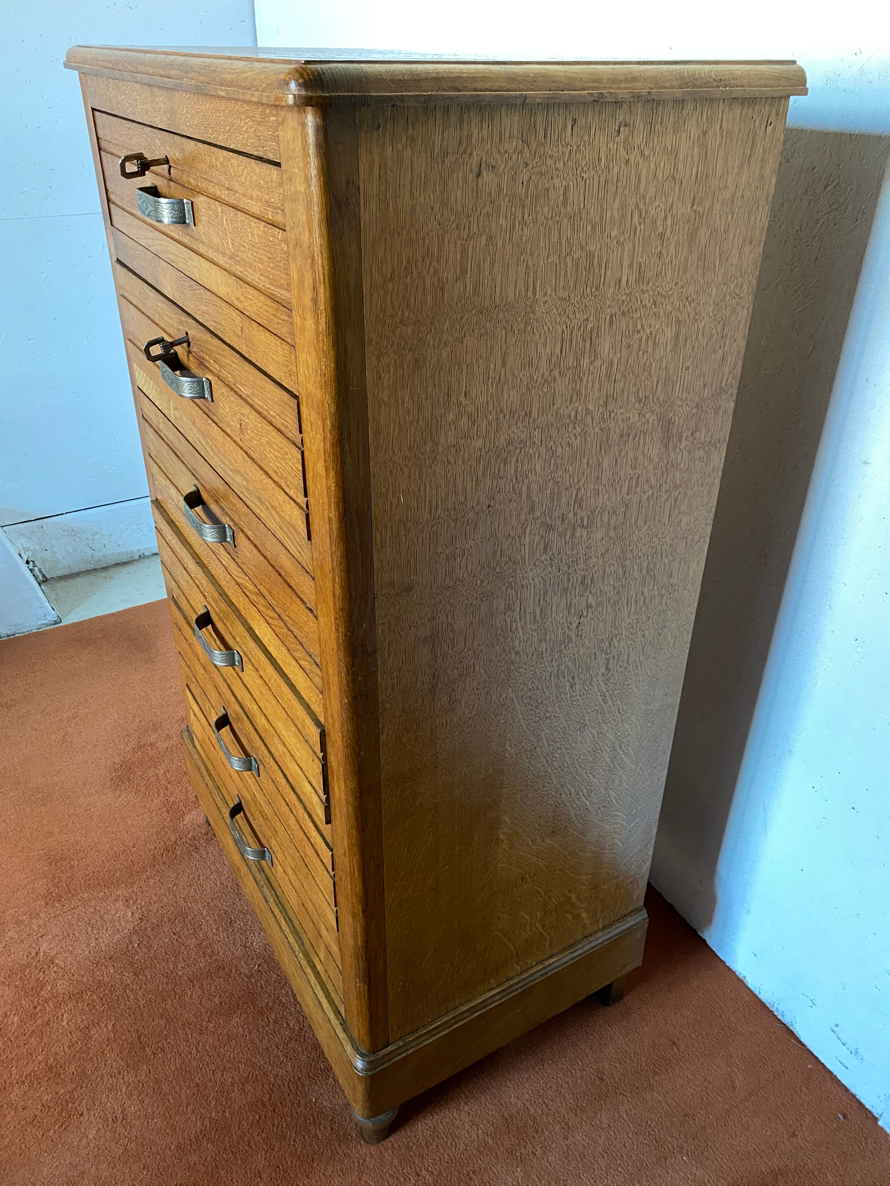 Commode -semainier vintage 6 drawers. Light oak wood furniture in very good condition