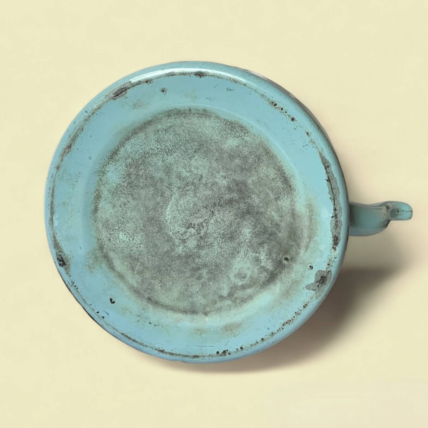 Large vintage kettle in blue enameled sheet metal