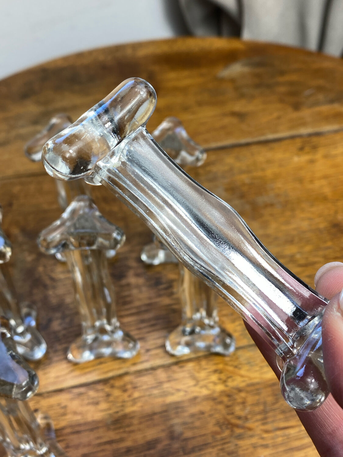 Glass knife holder