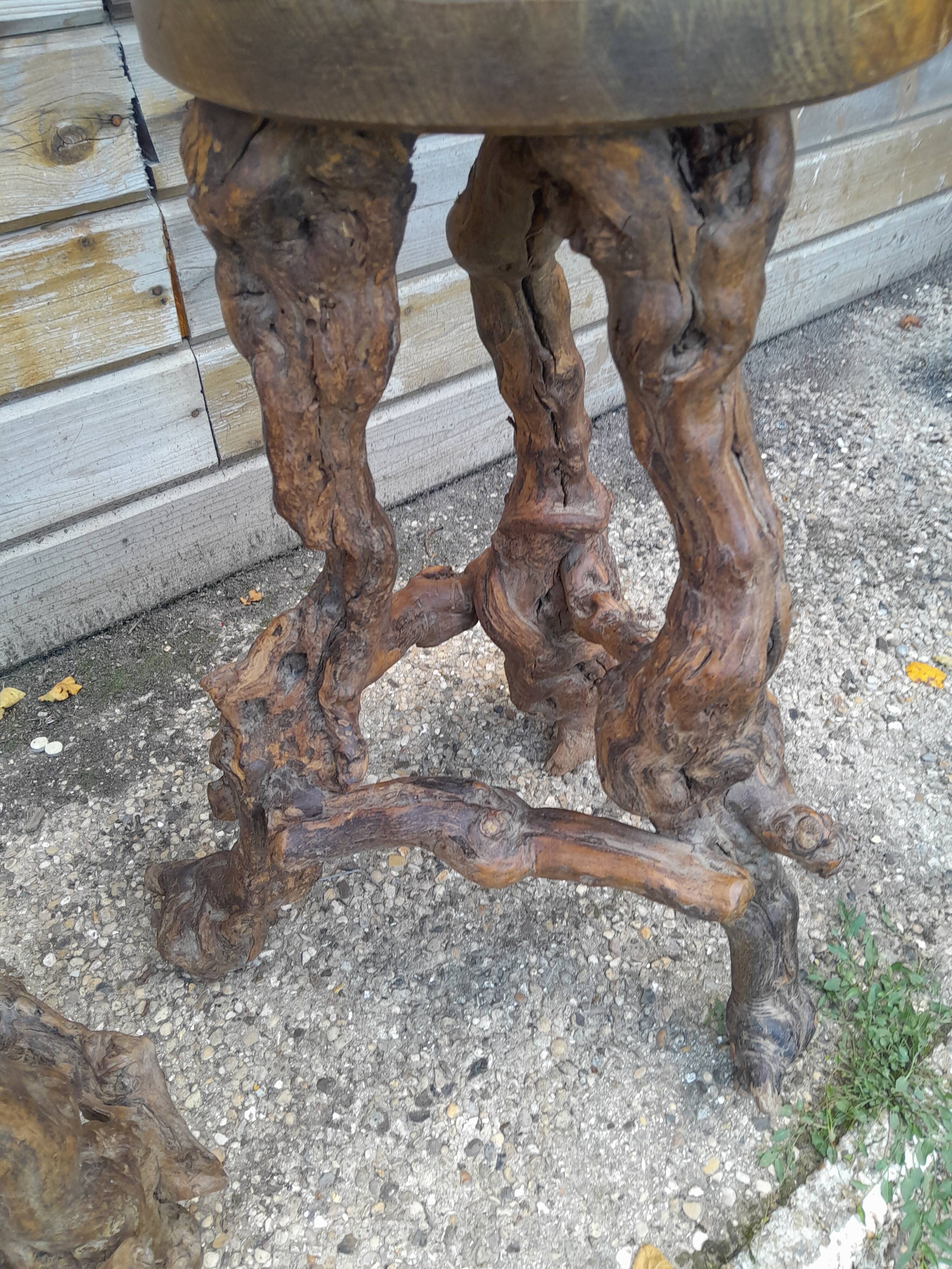 Pair of bar stools in vintage vine feet
