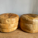 Set of 2 patchwork leather poufs brown camel De Sède