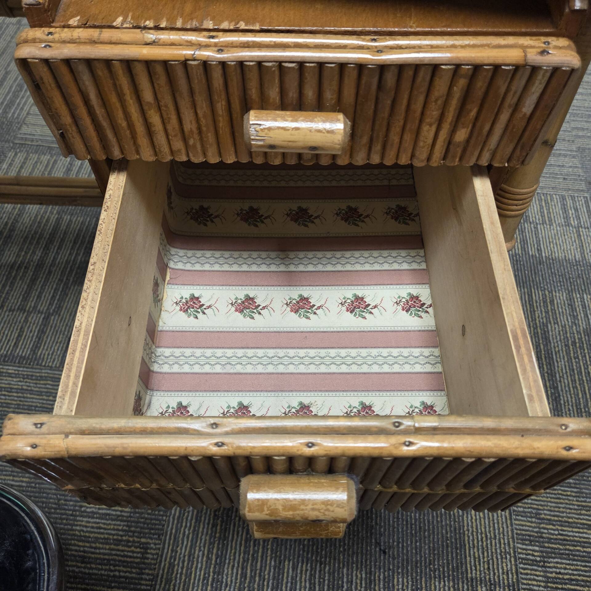 Rattan desk – Circa 1960-1970