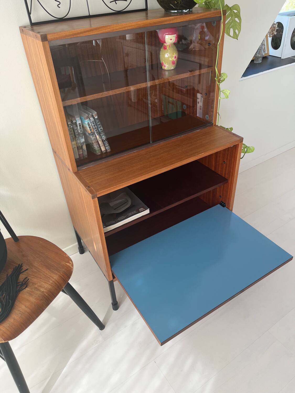 ARP display cabinet by Mortier Motte and Guariche