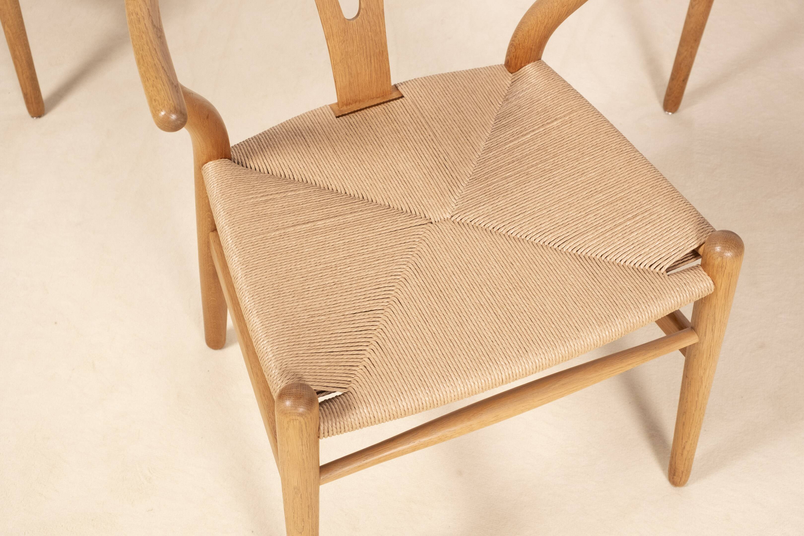 4x Chaise Wishbone CH24 de Hans J. Wegner en chêne, 1990