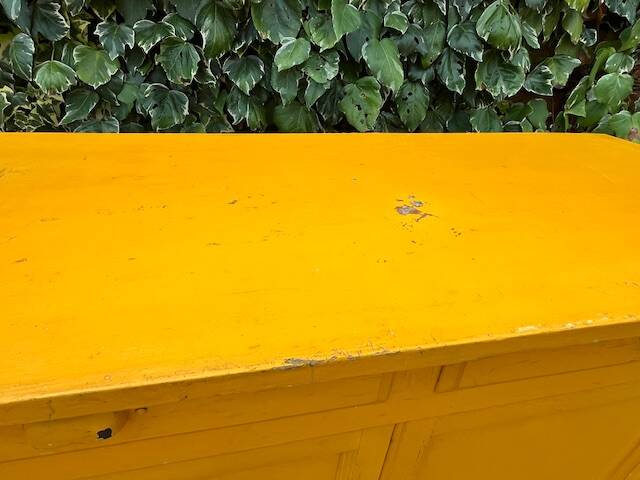 Yellow Parisian buffet