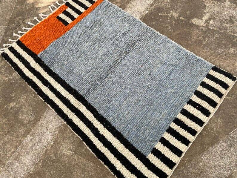 Traditional handwoven Berber rug size 150 x 250 cm
