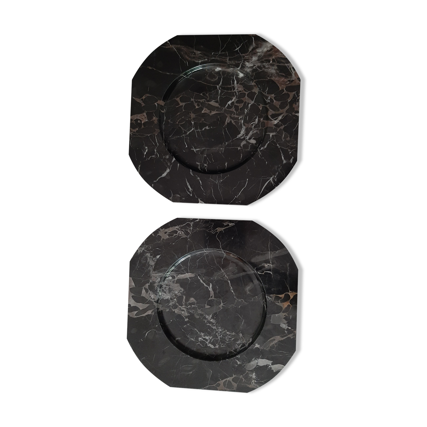 Set of 2 black marble presentation plates
