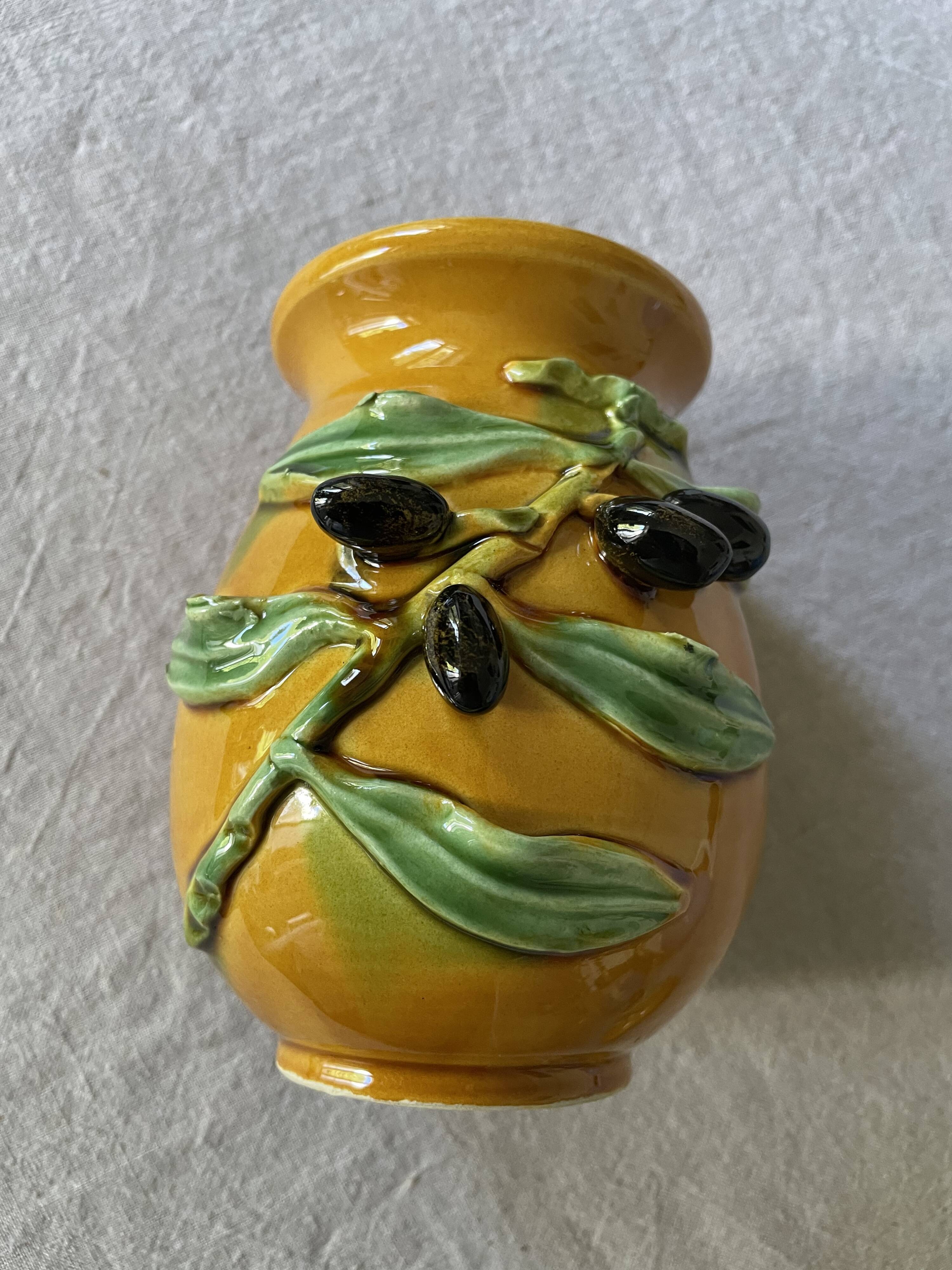 Vallauris slurry olive pot
