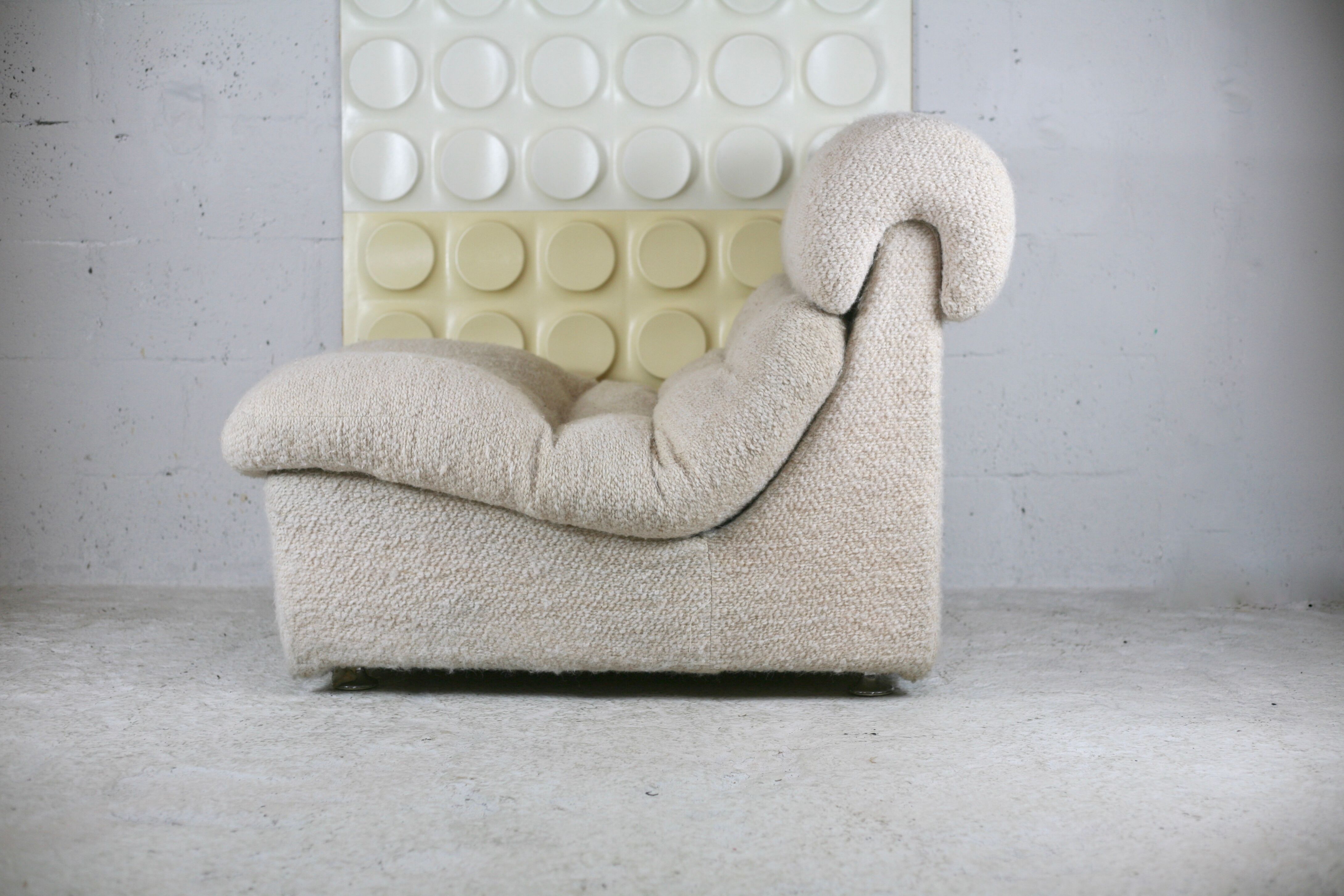 Chair "Space Age" in unbleached wool, France, circa 1970