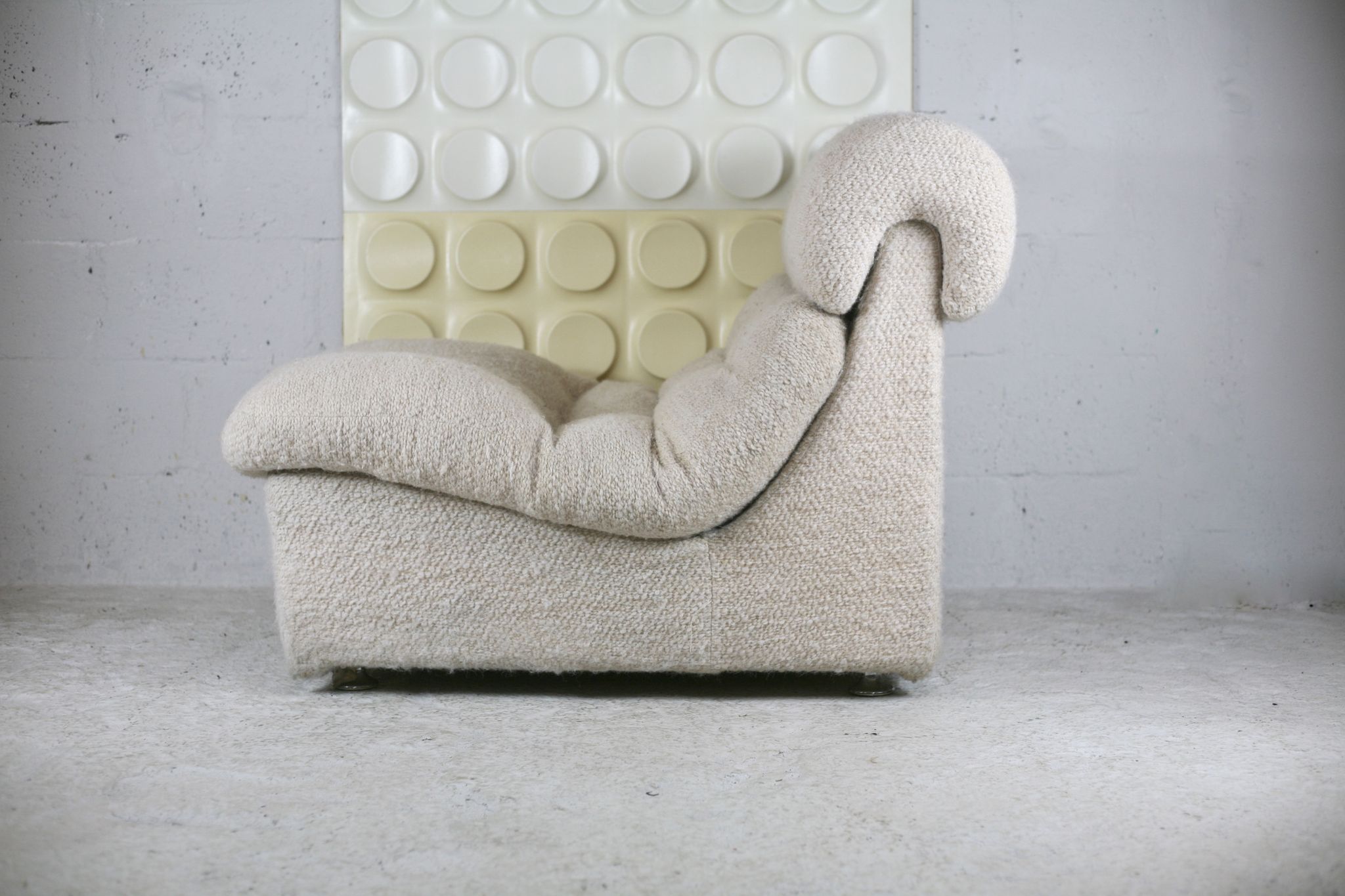 Chair "Space Age" in unbleached wool, France, circa 1970