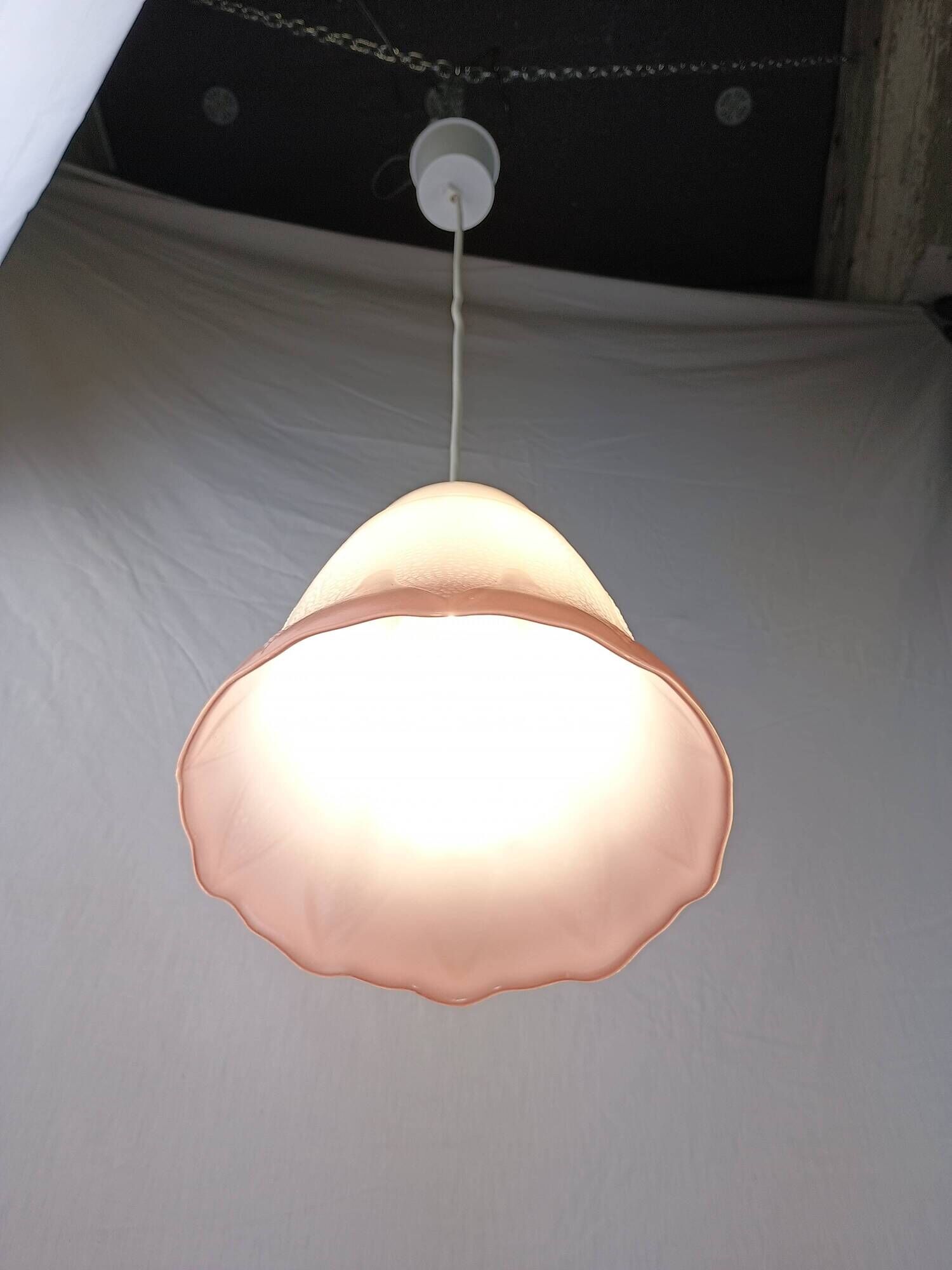 Mid-century white and pink glass suspension light, French vintage from the 1950s to 1960s.