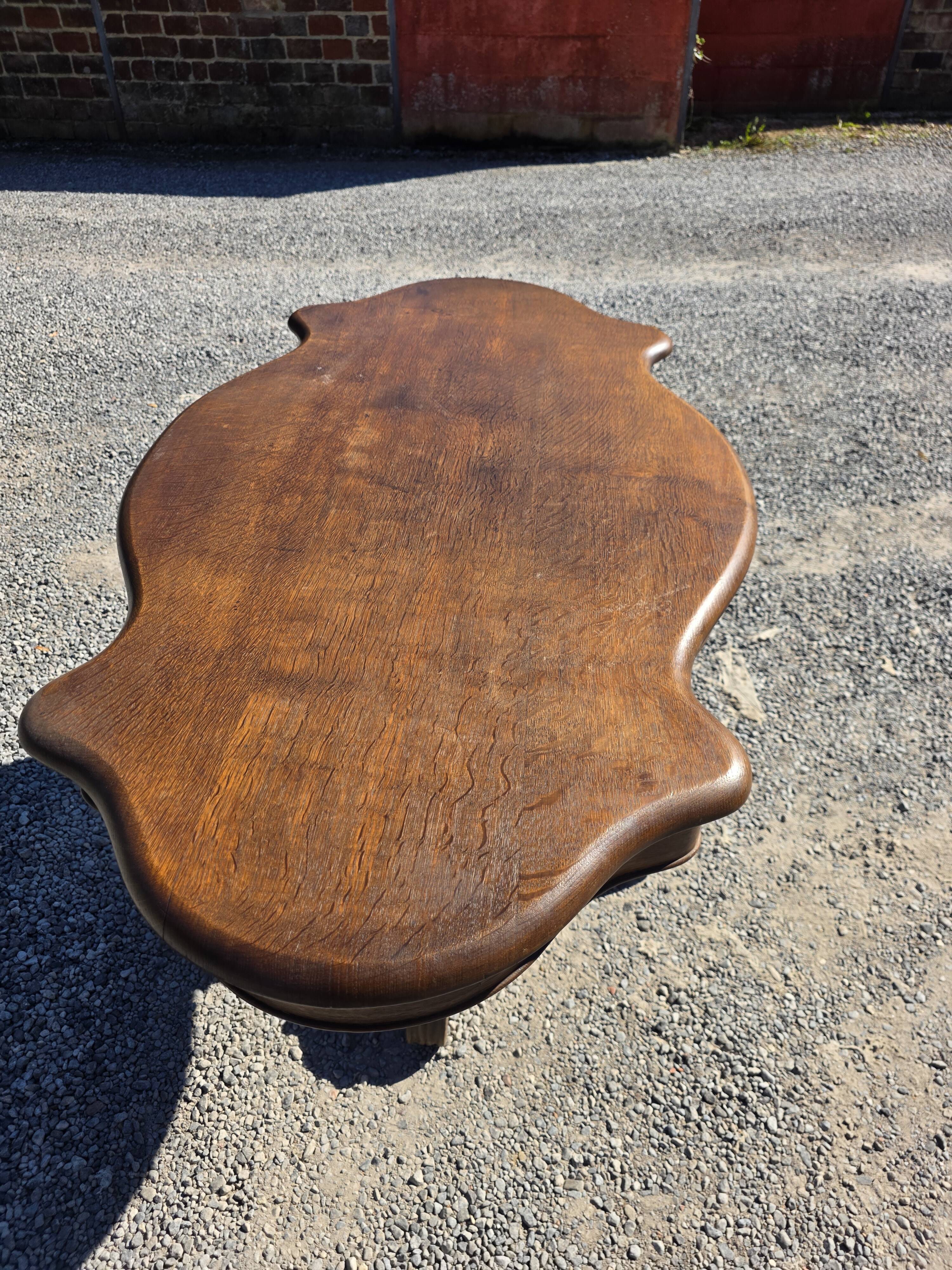 Antique round table in solid oak