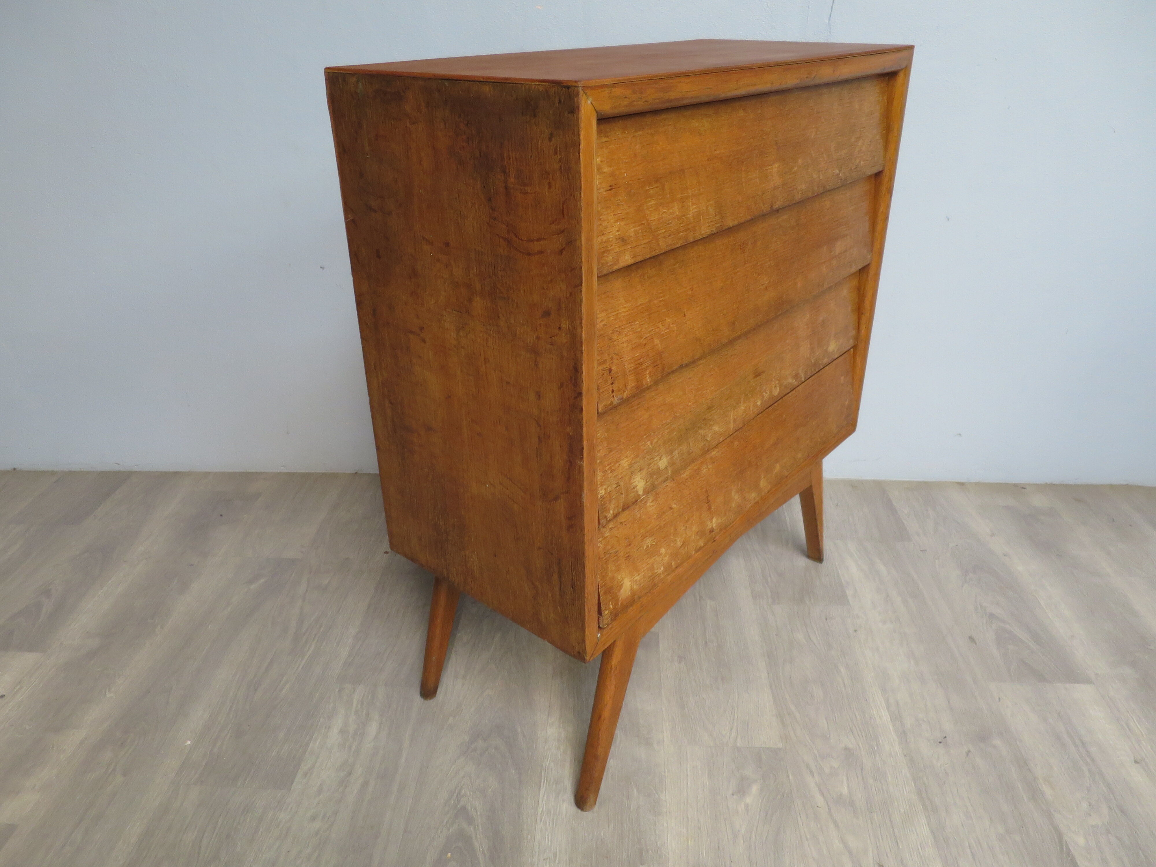 Commode vintage chêne pieds compas