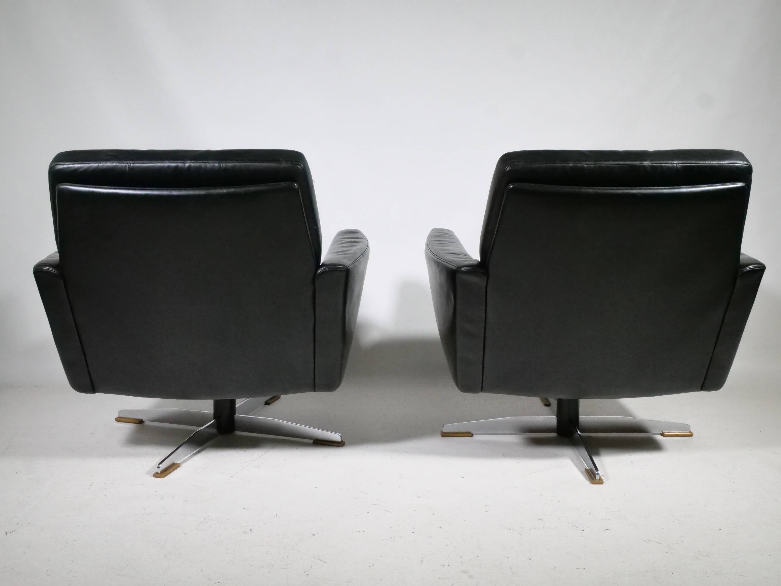 Mid-Century Design Leather Set – Sofa & Armchairs 1960s