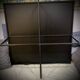 Table basse noire en métal mat et 4 tabourets encastrables