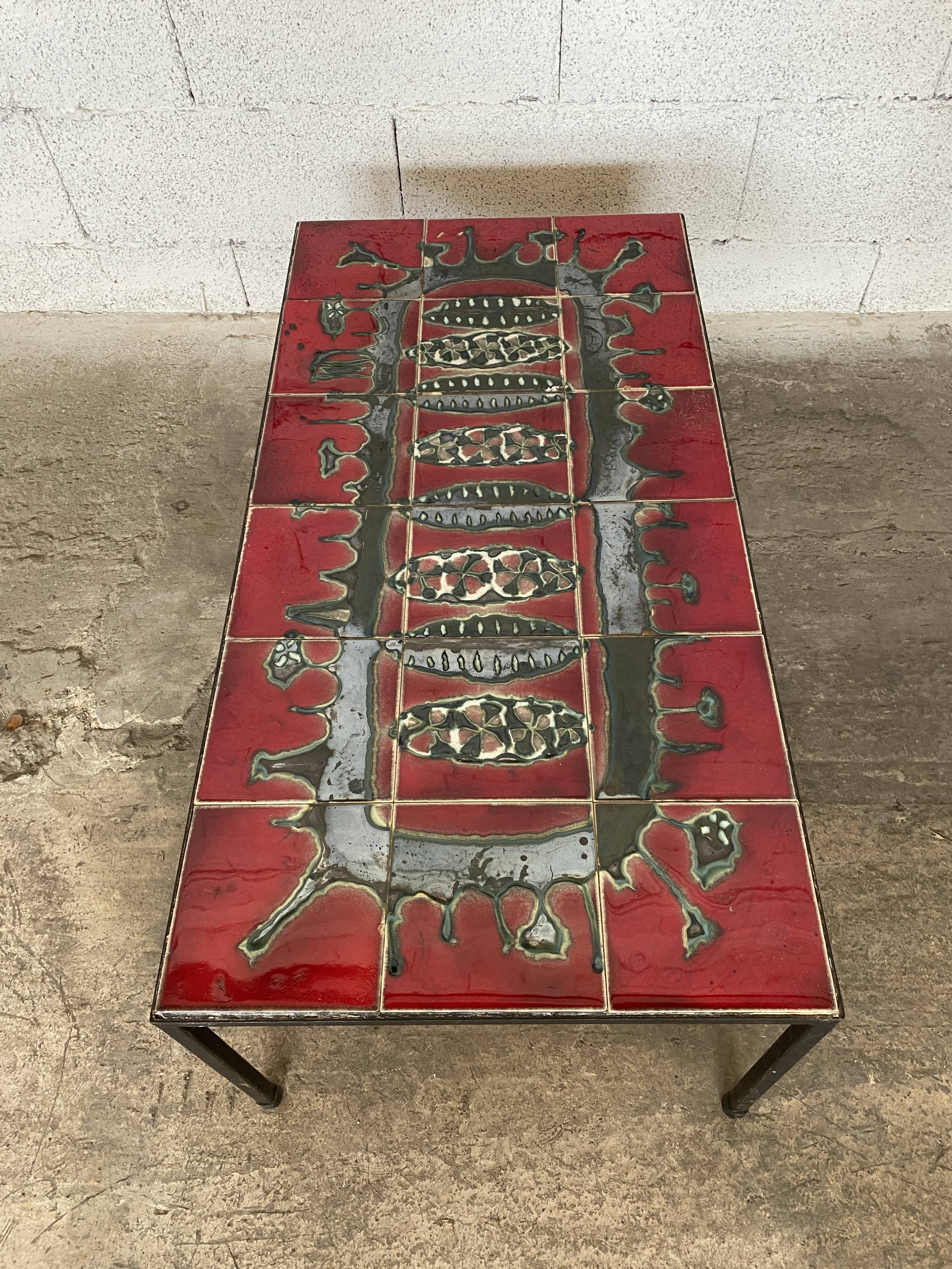 Table basse en ceramique et métal 1960 dans le goût de Roger Capron