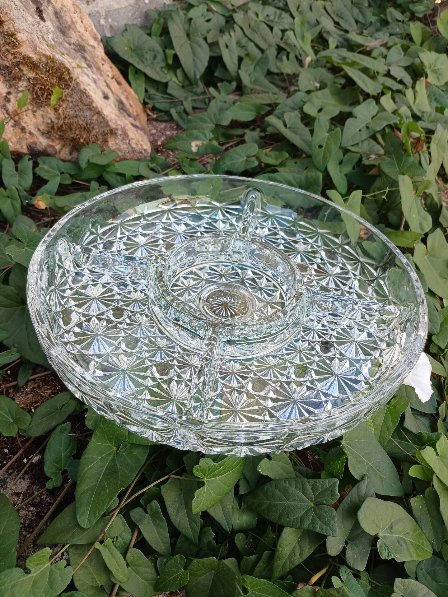 Plat apéritif vintage en verre moulé