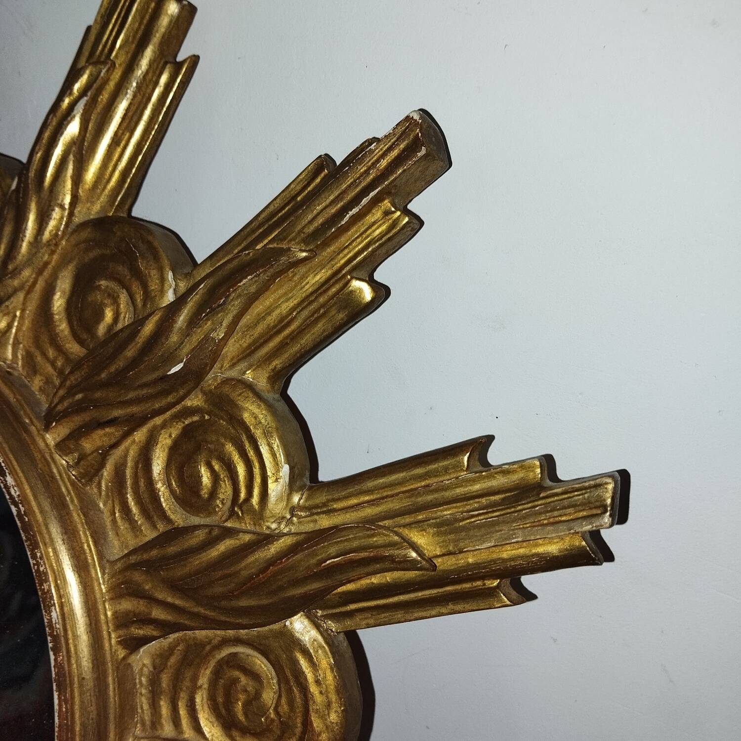 Miroir soleil bois sculpté doré