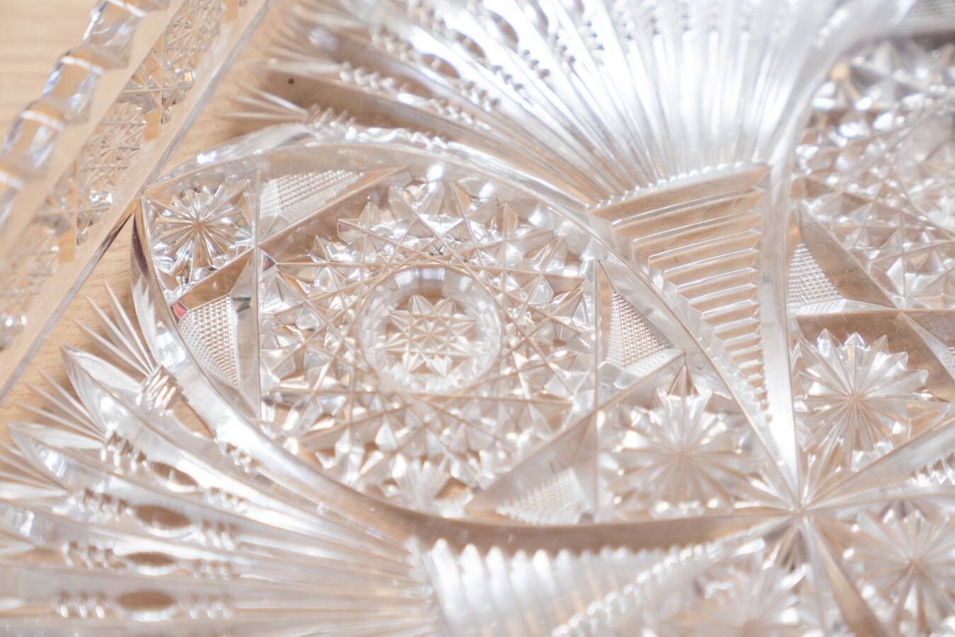 Square tray in Bohemian crystal, hand carved.